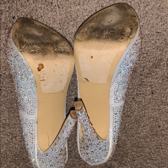 Charlotte Russe Silver Jeweled Shoes Size 8 - Picture 7 of 7